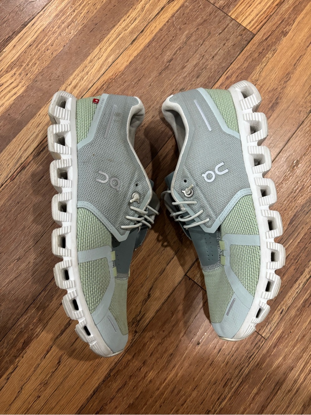 On Running Women's Light Gray and Mint Green Cloud Shoes - Picture 2 of 5